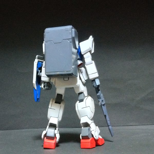 今回より本当に随分昔に製作した旧HGの陸戦ガンダムを作り直します😊かなり前からこれを作る予定だったんですが、いろいろ後回しになってしまって💦💦これはこれで良い味が出てるとは思いますが、現在の作風+可動箇所の追加のメニューで行きます。それと最初部品取りに使おうと思ってたジャンクも、勿体無いのでもう1機アレンジを変えて作ろうかと思います😊（2枚目）