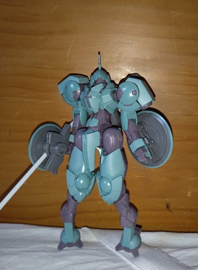 パチ組が終わった直後に撮りました。フォルムがしっかりしてるので、この時点でも飾っておこうか迷ったほどです