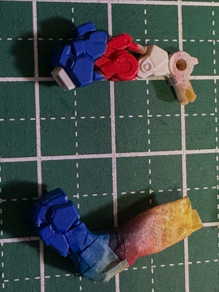 ここまでマスキングしてからエナメルグレーをブラシで適当に吹いてエナメル溶剤の綿棒ではみ出た部分を拭き取ってます💦