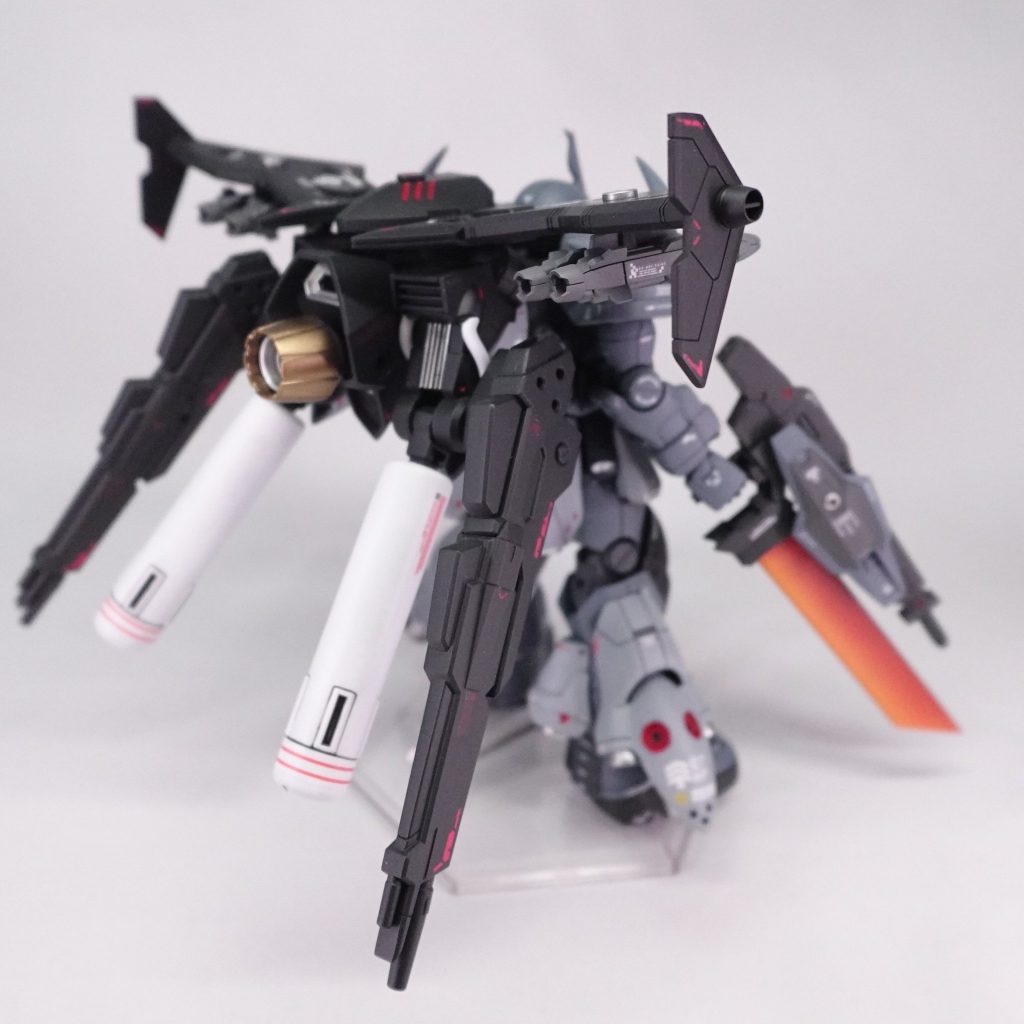 全体のシルエットはグフ・イグナイテッドをイメージして作りました。