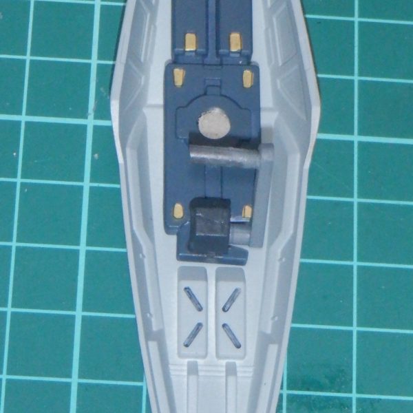 本体制作より時間がかかっているチョバムアーマー・・・・雨の影響で出張が短縮になったので再開できました。ドット迷彩にデカール貼ってみましたがどうでしょう。うまくいったと思うのですが。　シールド持ち手部分にポリキャップ入れて稼動するようにしました。マグネットで腕に着く予定です。背中にもつけるつもりでたがマグネットの向きがなぜか逆に。もうばらせないので修正はあきらめました。4枚目の戦利品見ながらニヤニヤしている今日この頃です。（2枚目）