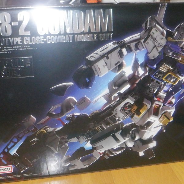 本体制作より時間がかかっているチョバムアーマー・・・・雨の影響で出張が短縮になったので再開できました。ドット迷彩にデカール貼ってみましたがどうでしょう。うまくいったと思うのですが。　シールド持ち手部分にポリキャップ入れて稼動するようにしました。マグネットで腕に着く予定です。背中にもつけるつもりでたがマグネットの向きがなぜか逆に。もうばらせないので修正はあきらめました。4枚目の戦利品見ながらニヤニヤしている今日この頃です。（4枚目）