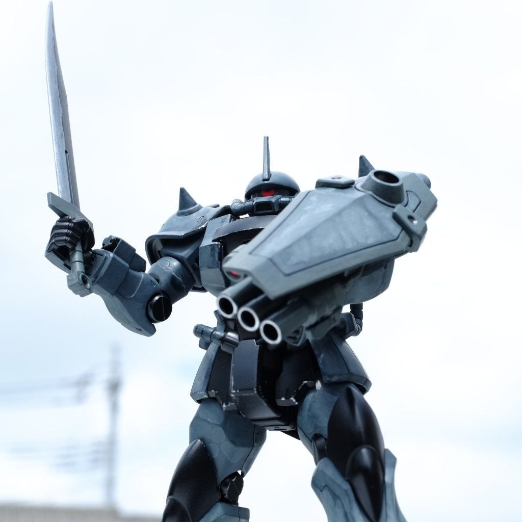 シールドを構えながらサーベルで斬りかかってくるやつ。やっぱりかっこいい。