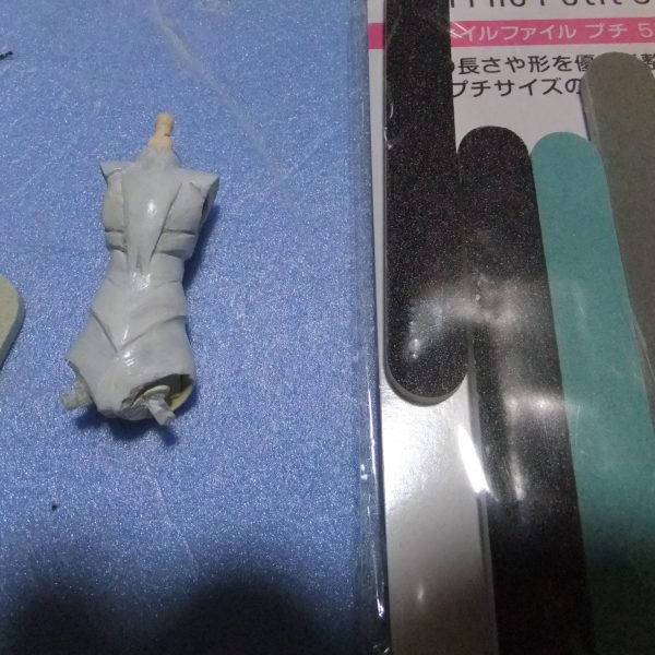 どうも！こんばんはぁ～っ！Ｇ太郎です♬今回の作業は百均エポパテで造形の手直しを行いました。削り作業はネイル用ペーパーでサクッとやっています。（2枚目）