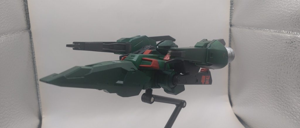 以前から戦闘機と言うか航空機と言うかそんなんみたいなのをガンプラで作りたいと思ってはいたのでまあ良し。しかし組んでるうちに戦闘機と言うかギャプラン改みたくなってきたので……こりゃあ「ギャプラン」でよいですねと開き直ってギャプラン改の発展機として組みました。