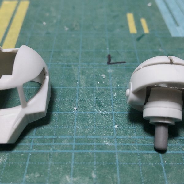 タコザク製作。頭部。モノアイレールを貫通。ネオジム磁石で動かす予定だが奥行きが欲しかった。首パーツも加工。組み込んだ関節パーツにフィットさせた。（3枚目）