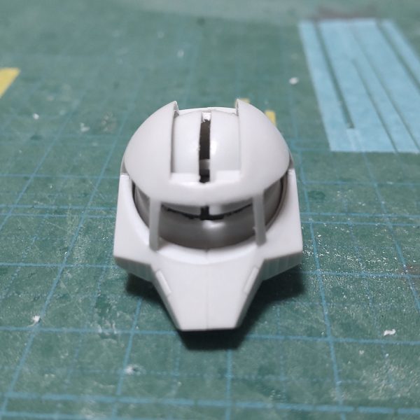 タコザク製作。頭部。モノアイレールを貫通。ネオジム磁石で動かす予定だが奥行きが欲しかった。首パーツも加工。組み込んだ関節パーツにフィットさせた。（2枚目）