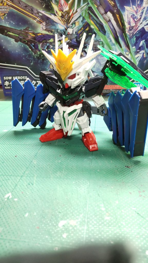 塗装前サバーニャユニットは、SDEXライフリのウイング✕2と山田化学の「 連結ディスプレイベース用　階段」のパーツを使って作製しました。これがなかなか形が決まらなくて、四苦八苦しました😭本当はライフルも収納する予定でしたが、無理でした(笑)😅〈 使用マーカー〉グレー、グリーン（ 調色）グリーンは、自分で試しに調色したら思い通りの色になりました。（ イエロー✕1+ブルー✕1）