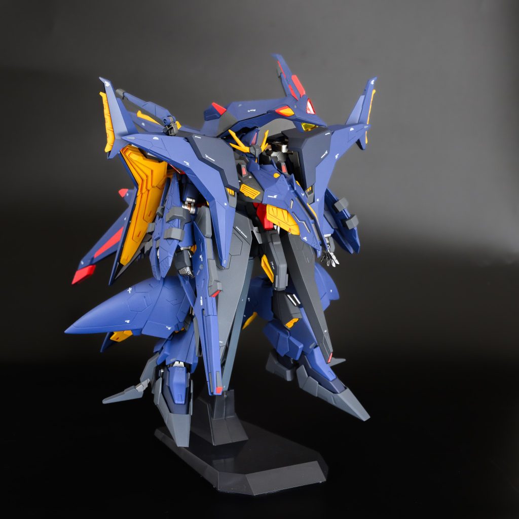 全身（斜め）。