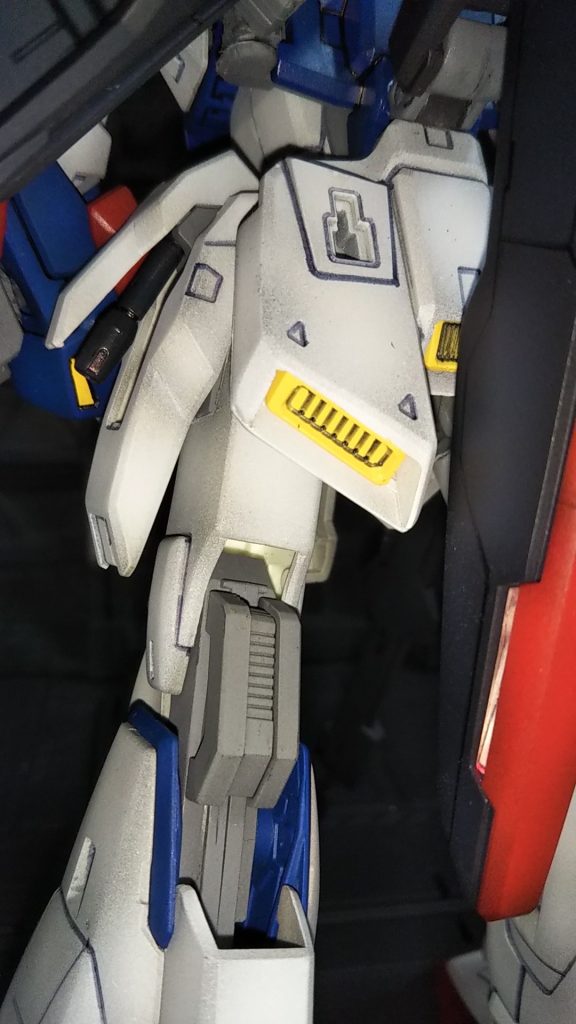 ビームサーベル（腰アーマの細いやつ）テールスタビライザーにLED仕込まれて光らせる仕様です💦修正してやる