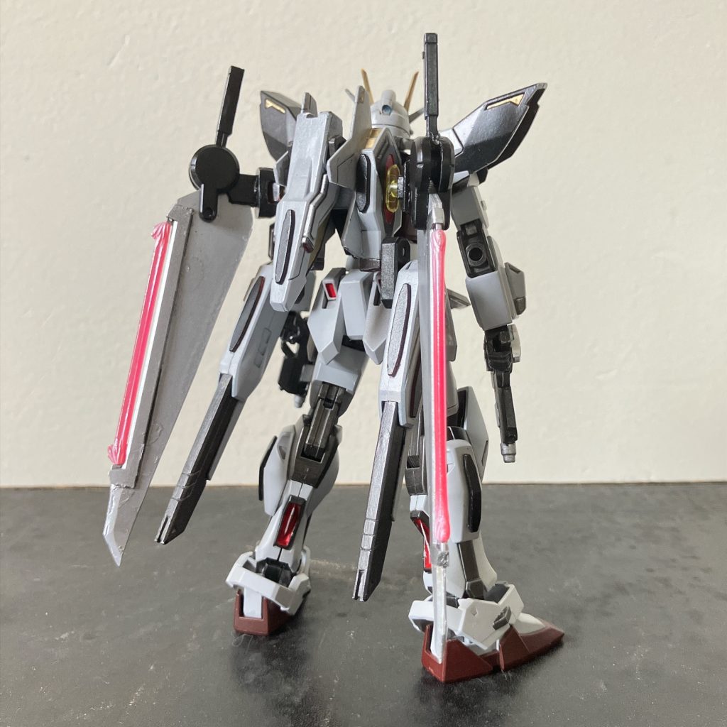最初はノワールっぽく作ろうとしましたがノワールストライカーの製作がむずすぎて断念し、ストライクeということにしました