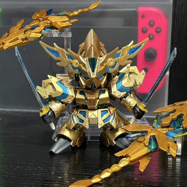 純金の鳳凰騎士。騎士フェニックスガンダム (爆発モード。)
