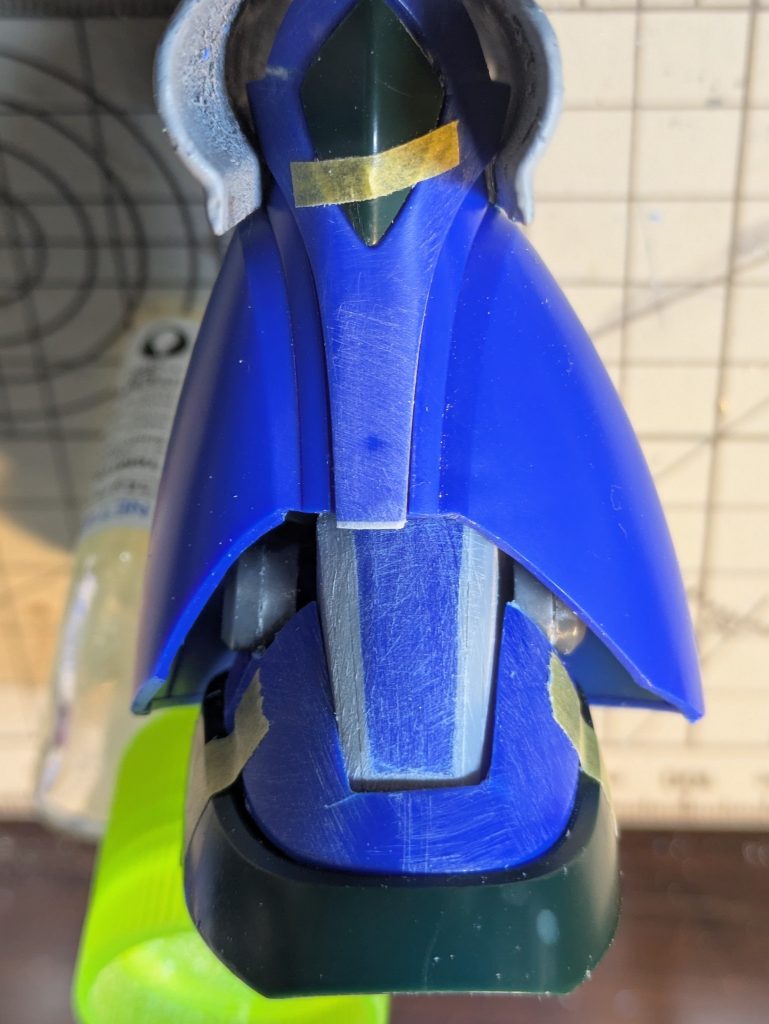 スネ中央のパーツを２ミリ詰めてフレアのラインもあわせて変更。足首パーツ前後にカットして斜めに接着して高く見せる。足の甲を切り出して斜めに追従するように。大河原画稿の足首から覗くくるぶしパーツを追加。