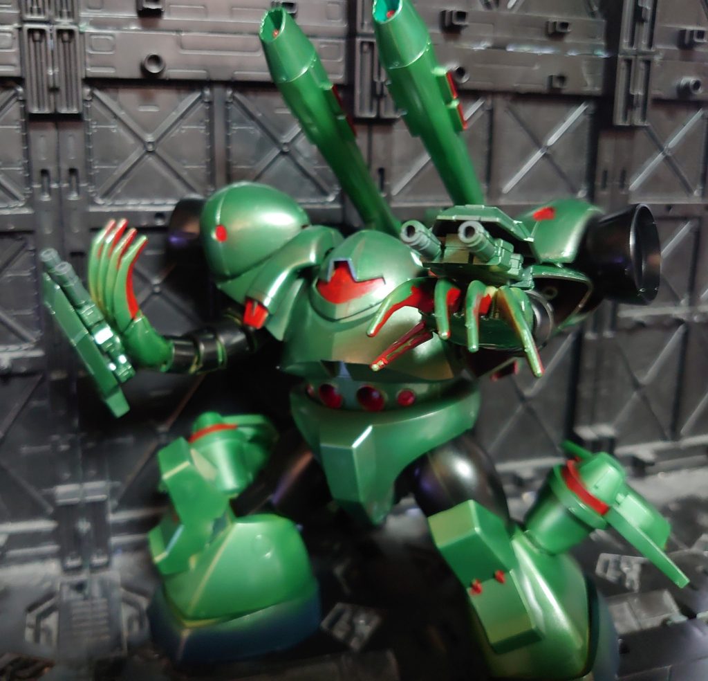 武装：腹部メガ粒子砲大*2小*２　ヒートクロー　腕部連装ビームキャノン（サーベル発振可能）大型ビームキャノン*2　全地形対応の謎の高性能MS　リギルドセンチュリーの技術で建造された機体