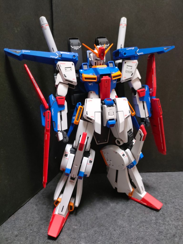 まずは強化型ＺＺ。フルアーマーよりこっちのほうが好きかも・・・。アリュゼウスも中の量産型νガンダムが気に入ってアリュゼウスはメルカリ放流したけど、こいつは気合で完成させました。