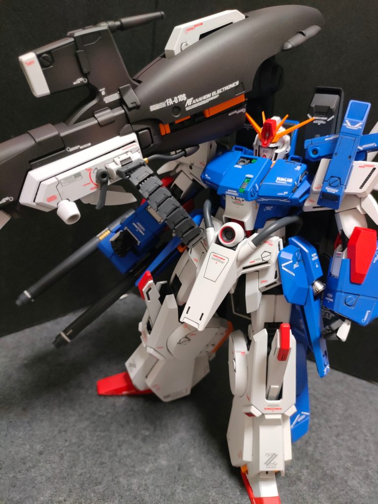 そしてフルアーマーＺＺ。ポーズ取れない・・・。これ・・・スタンド無いとへたりまくり確定ですね。
