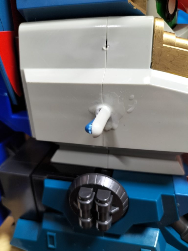 折れていた為ランナーと瞬着で補強しました