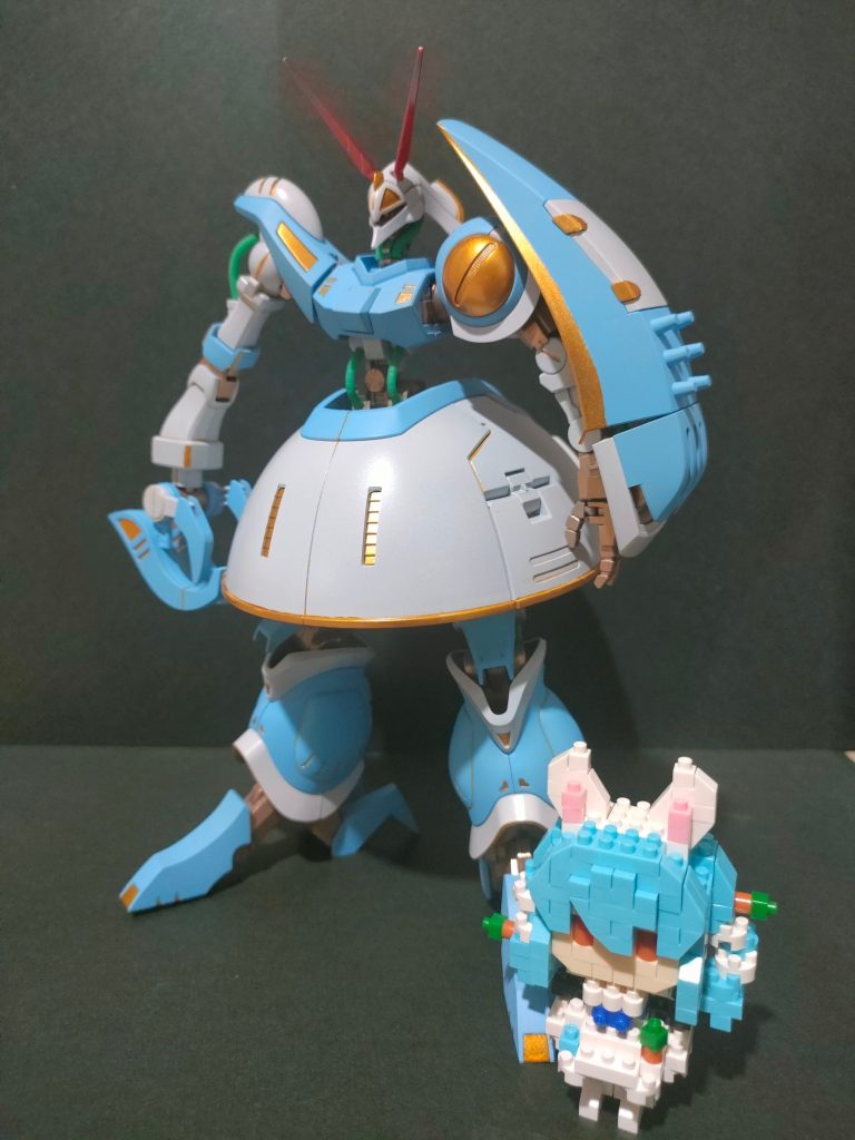 ナノぺこらとパシャリ。ガンプラの発売情報まだかなー
