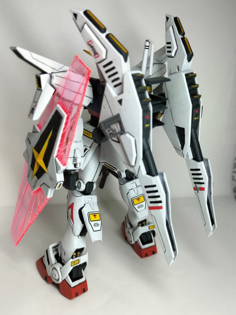 一方でデザインが複雑な分、塗り分けが大変(gundam-kao5)嫌になりかけてましたがなんとか完成出来ました(gundam-kao9)