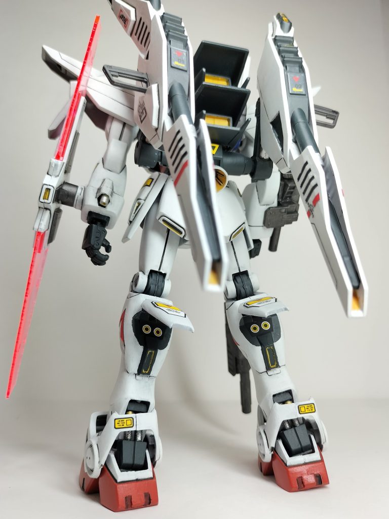 ふくらはぎのスラスターカバーが可動したりとギミックも多くて面白いキットでもあります(gundam-kao6)
