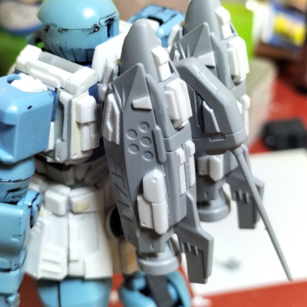 ジェットパックの組立、ディテールアップが終わりました。次は腕〜肩アーマーの工作始めます。うーん、なかなか水中用っぽく、ならんですな(；´Д｀)（3枚目）