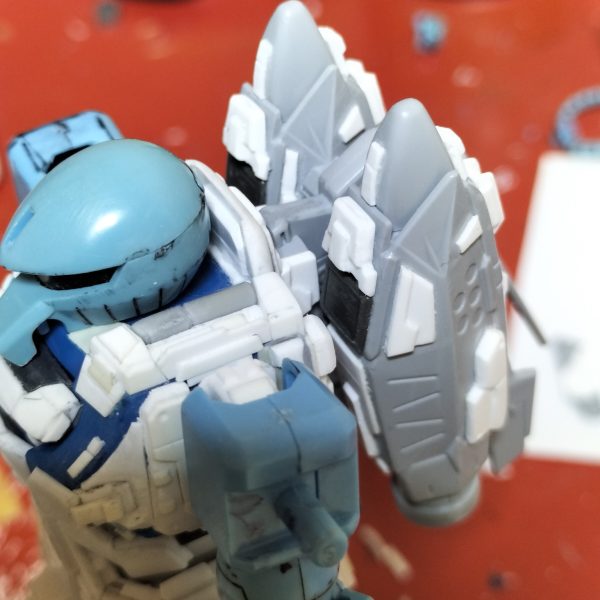 ジェットパックの組立、ディテールアップが終わりました。次は腕〜肩アーマーの工作始めます。うーん、なかなか水中用っぽく、ならんですな(；´Д｀)（2枚目）
