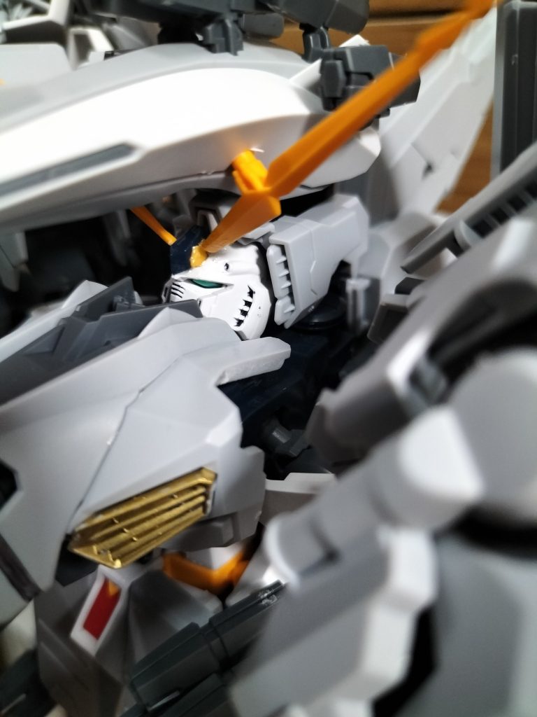 バイザーを降ろすといい感じに