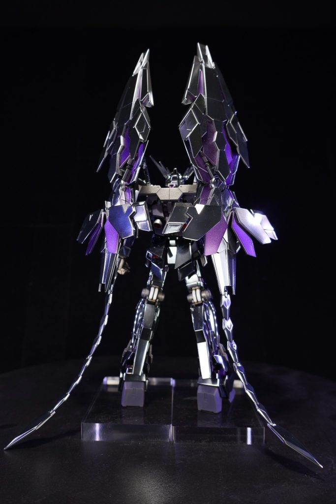 直立　後ろ側サイコフレームはクリアパープルのキャンディ塗装にしましたとても綺麗です！