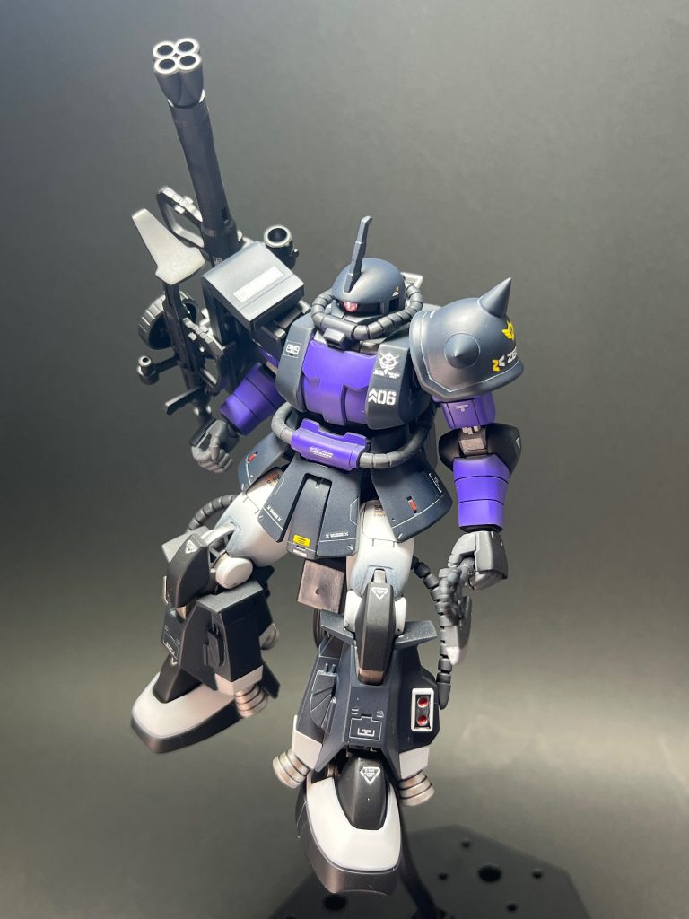 スカート周りのスジボリとピンポイントで赤いチップ