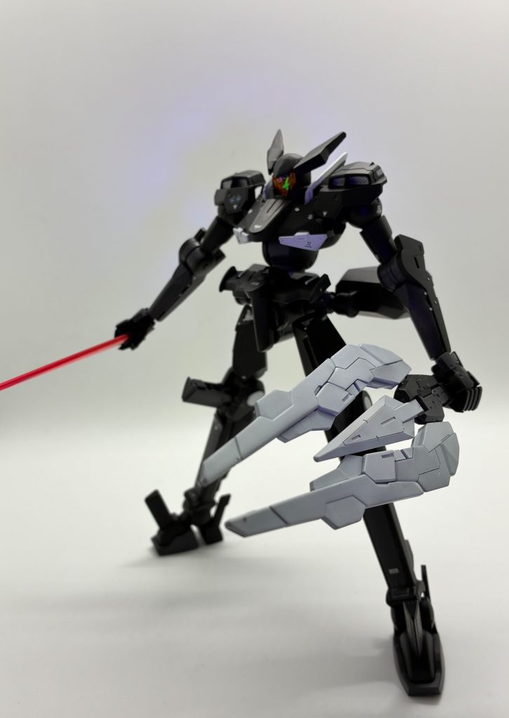両腕の羽根はソードに装着