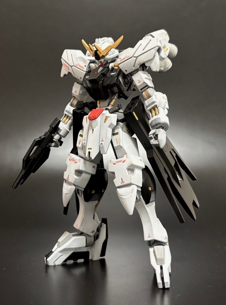 顔とライフルはユーラヴェンガンダムに変更してます。バーニアはキャリバーンです。