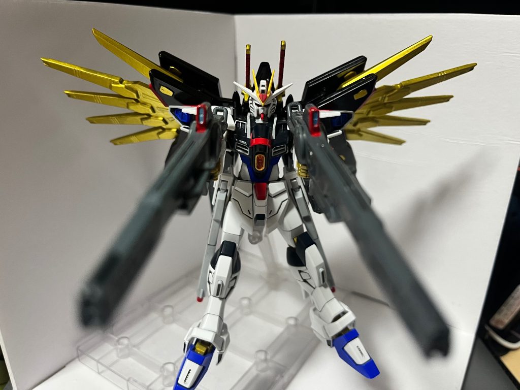 試製35式改レールガンこのサイズの武装を両手に構えるのはハッタリが効いて良いと思います。