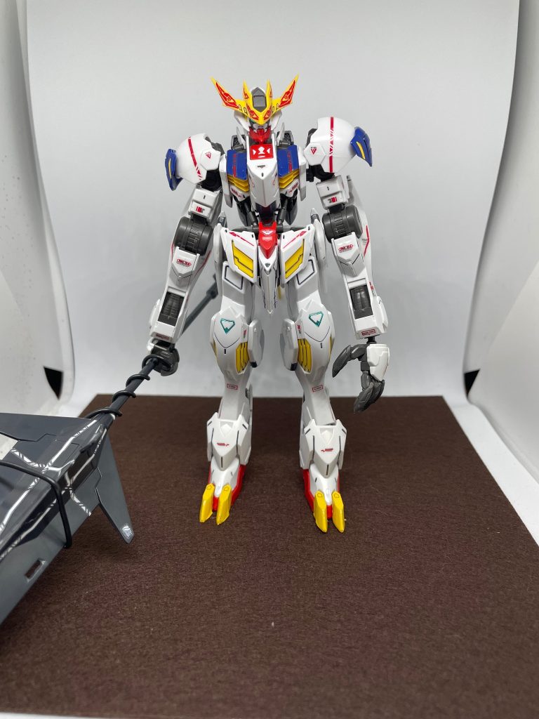 武装は付属の大型メイス良のみ太刀やレールガンも良いのですがバルバトスルプスレクスは野生感ある戦い方の方が映えるので今回話で行きます