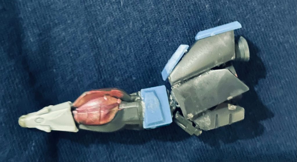 背中に取り外し可能の付け替えコアファイター。