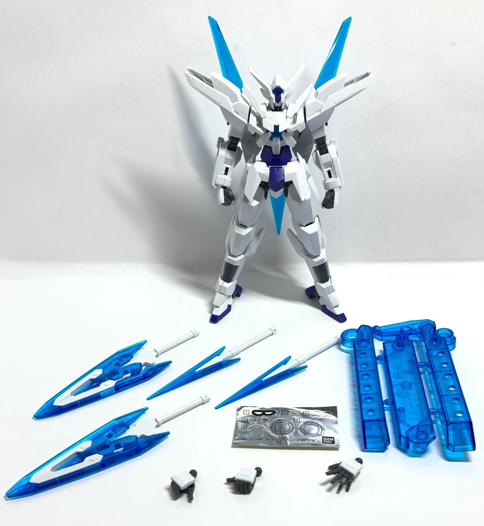 最後に付属品パーツ等で。基本的に完全新規となっており、稼働範囲等や色分けはかなりシンプルなので組むだけでイメージ通りになります！白い機体はなかなかないので新鮮ですね！デザインの都合上、部分的に干渉しやすかったりしますがガンダム00系のデザインが好きな方はかなりおすすめできます！またこの「HGBF トランジェントガンダム」をベースとした派生機としてビルドファイターズトライ炎にて「HGBF トランジェントガンダムグレイシャー」が発売されています。またGNパルチザンなどのクリアランナーを流用したキジマ・シアのガンプラとして「HGBF ダブルオーシアクアンタ」も発売されています。＊＊＊ビルドダイバーズ二次小説「陰キャアイドルはGBN〈惑星〉を救いたい。」こちらのつぶやきによる【試し読み】またはpixivにて更新中です〜！プロフ等のリンクからどうぞ〜◇◇◇またハーメルン版「陰キャだけどアイドルはじめてGBN〈惑星〉を救う話。」も同様に更新中です〜！二次創作にご興味のある方はぜひ〜！こちらもプロフ等のリンクからどうぞ〜&nbsp;