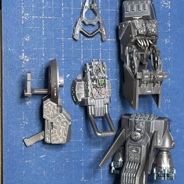 『虎の手』汎用タイプ水星の魔女ヴァナディースハート HG ガンダム ルブリス ジウ　武装の『虎の手』を製作。白青の専用タイプでは、他のMSに持たせてもイマイチと判断し、汎用タイプに大改修。ほぼ完成。脱着どうするか思案中（3枚目）