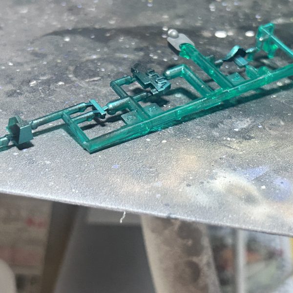 塗り終わって組めるとこを組みました。色合いは設定画に近いと思います。成型色はやや濃いめ？な感じでしたので。今回クリア成型色は。。。活かしてませんね。（3枚目）