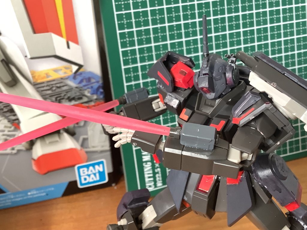 武装②ビームサーベル本機の腕部に装備されている白兵戦用の装備。トンファーやビームガンとしての役目もある。