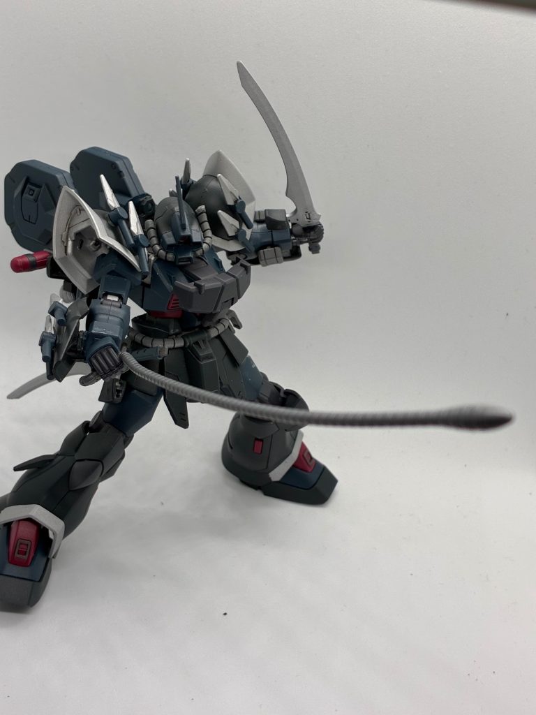 見えにくい部分の右腕部の裏にヒートロッドの射出口があります。不意を付けられたらなと思い追加しました。