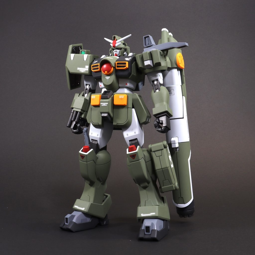 今回は原作カラーを尊重しつつ、リアルタイプカラーで仕上げました。( • ̀ω•́ &nbsp;)✧「重火器モリモリの機体＝渋い」と思っているのですが原作そのままのレオパルドの配色はちょっとコミカル感がある…?と感じ、あのアフターウォーの殺伐とした世界観にマッチするような色彩にて仕上げました〜🎨🖌️