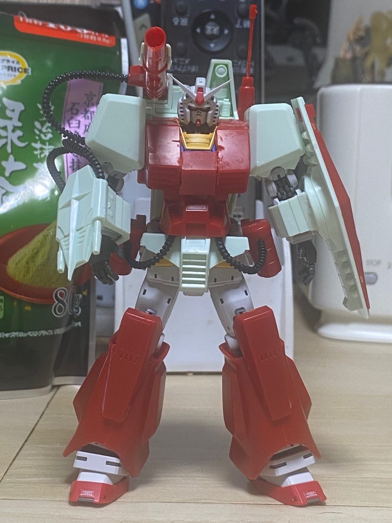 組み立てた時はこんな感じでした。どうゆう風に加工するか少し悩みました。基本的にはカットして接着して繰り抜いては電動のやすりがけしていきました。完璧には程遠いかなこれだけで5時間はかかりました。