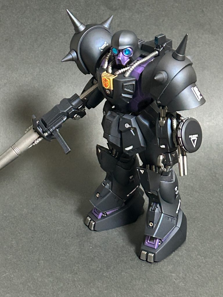 赤のクロスボーンマークが今回は付属していないので、マークは1/100ダギイルスから拝借してます