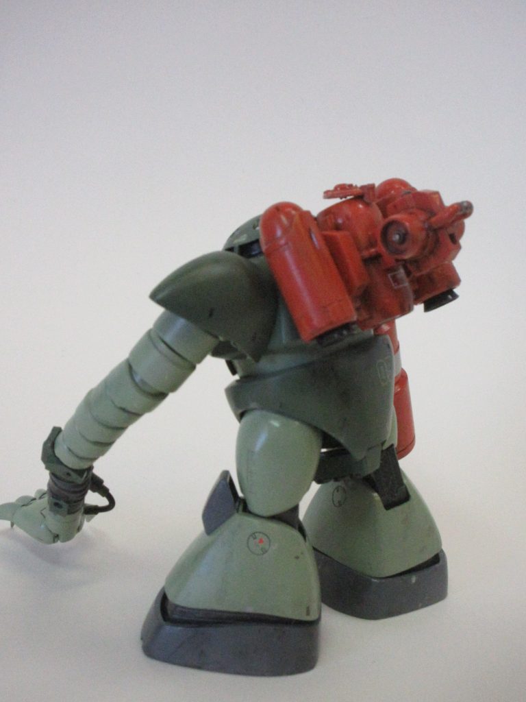 ジェットパックは30MM武器セットとズゴックから流用 (上の蓋はAT-ST)。