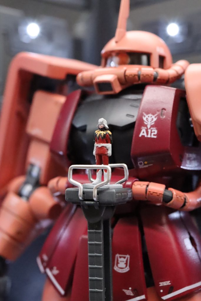 シャアのフィギュアも塗り分けました。