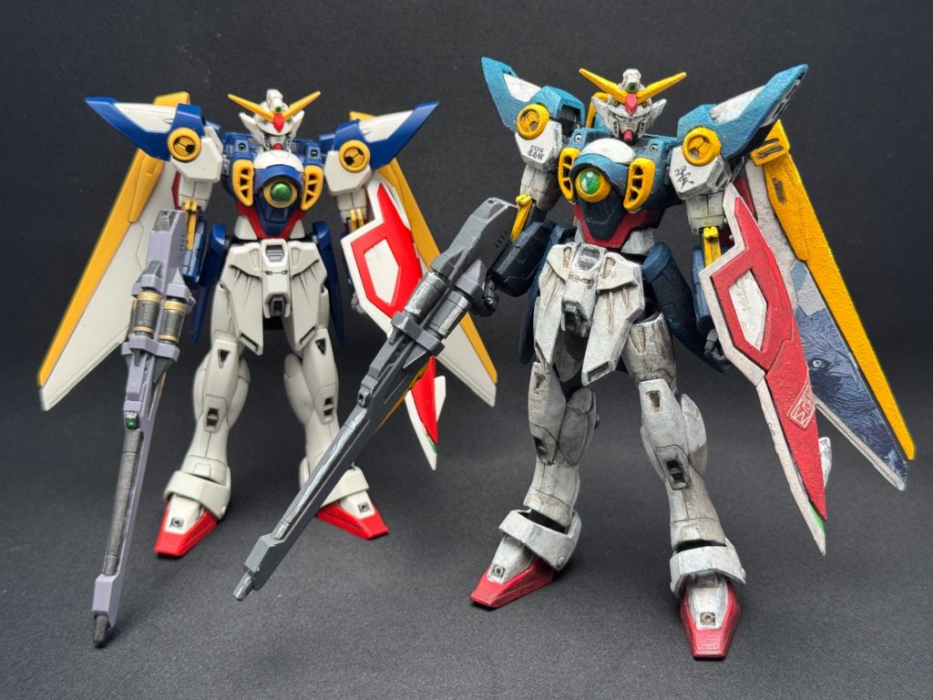 部分塗装のEGウイングガンダムと…通常版は1/144スケールになるように関節を切り詰めてるので、ちょっと背が低め。