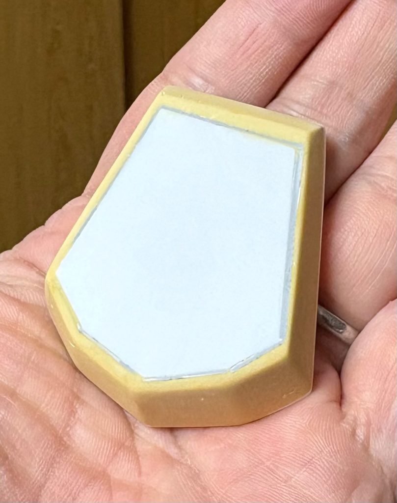 エポパテを盛りすぎて、削るのが大変でした(zaku-kao4)ここの作業で懲りて、一生エポパテを使わないと決めました(zaku-kao8)&nbsp;どうにか完成しましたので、投稿したのですが、先日のつぶやきの時に『ジオ』『ジオ』『ジオ』って書かれてましたが、アタシはガンダムに疎いので、そんな名前聞いたことすらありません(zaku-kao1)『スイカバー』とか...まったく存じ上げません(zaku-kao1)完全オリジナルのカッコいいジム(zaku-kao8)ここに完成です(zaku-kao5)ジムです。ジム。