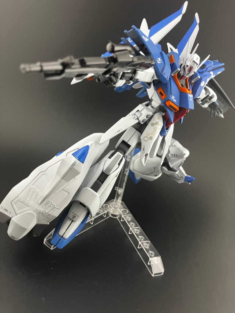 はい！ガンダムプテロトスオーフィスでしたリントヴルムを作りたいから始まり　なんとなく型になった作品でした。久々に基本作業が面倒だと思う作品になりました　ライトカラーは粗が目立つので私にはハードルが高いなとw次作りたいヤツがいるのでコイツはこの辺で。また投稿しますので、お時間お暇があれば見に来て頂けたらと思います。では、皆様最後まで閲覧頂きありがとうございました😊