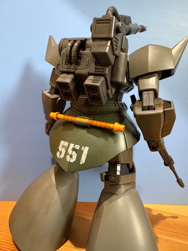 お尻にもナンバリング。ゲルググの高機動型バックパックがあったらカスペン大佐やヒュー大佐をイメージして作りたいのだがないので😗