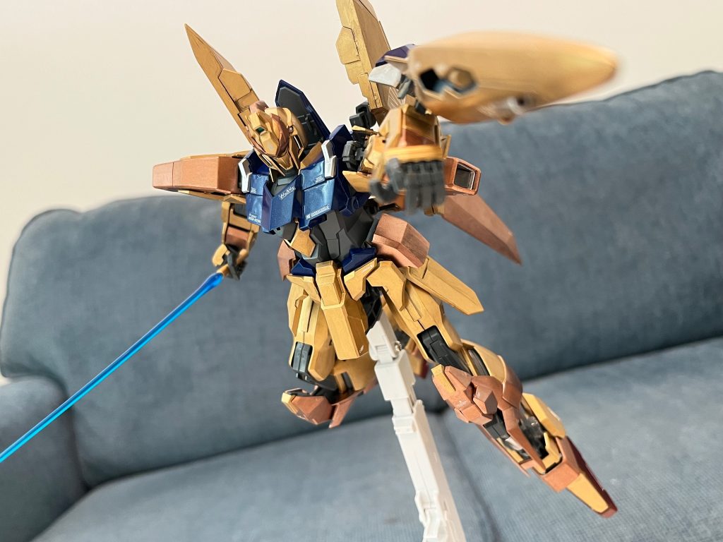 バルカンより隠れのビームキャノンを使います。ガンダムなので出力向上を意識してサーベルのビーム部品は限定品のユニコーンから流用です。