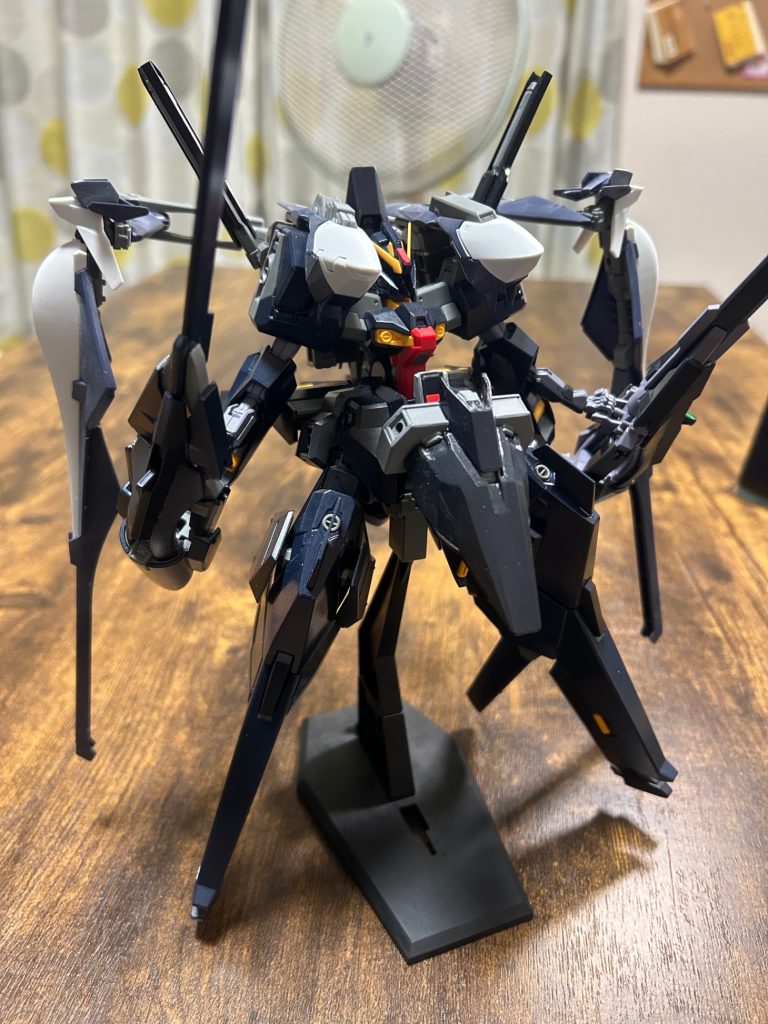 こちらがおまけのハイゼンスレイⅡ・ラーです！※色塗りました。ティターンズカラーでもなくレジオンカラーでもない色です。